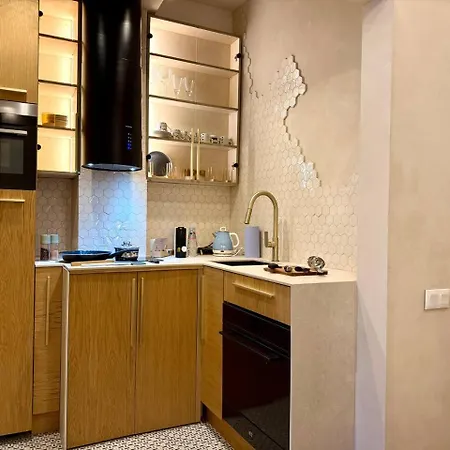 Cosher | Premium Location • Boutique • Design 아파트